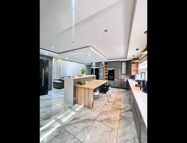 5 BEDROOM FREEHOLD FOR SALE IN ROCKDALE